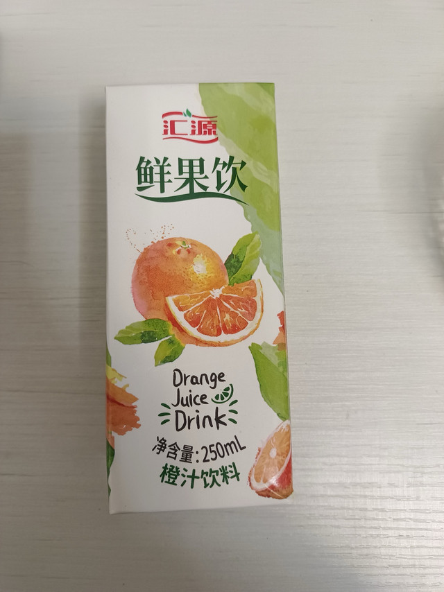 酸酸甜甜的橙汁饮料，就是有点凉🥤