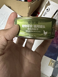 哪只猫能拒绝一个猫罐头呢