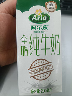 打工人喝阿尔乐（Arla）全脂纯牛奶