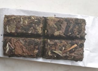 品品香晒白金老白茶