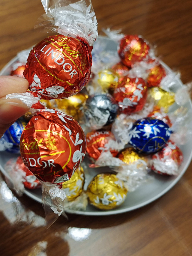 （3人团）Lindt瑞士莲软心牛奶巧克力500g😘 只要51.9元！