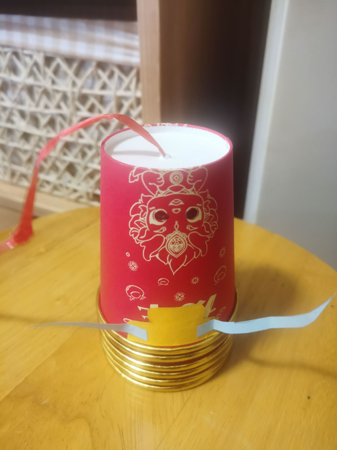 "做花灯,猜灯谜",所以请大家先事先准备主材料是红色一次性纸杯6