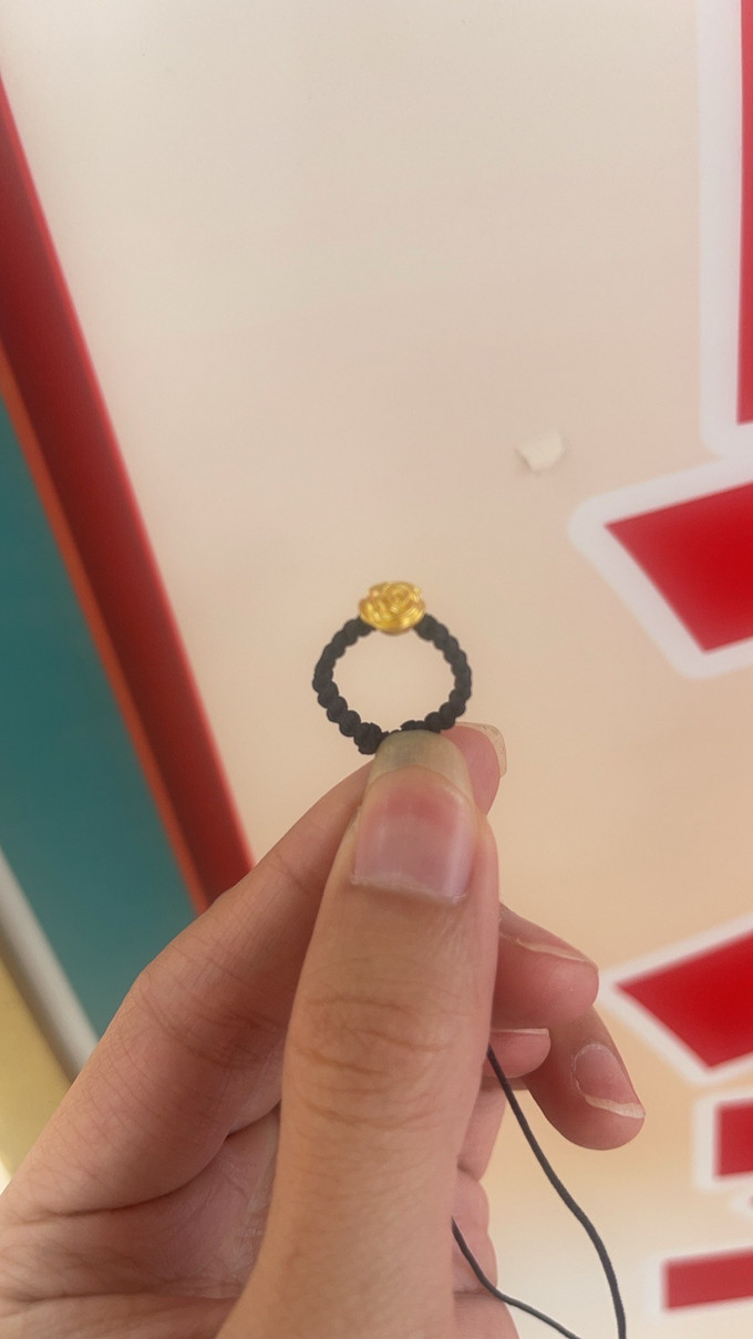 中国黄金黄金首饰怎么样 水贝新款,99元一颗的足金玫瑰花戒指,今年的