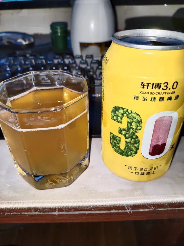 小酌一下，口感浓郁的啤酒