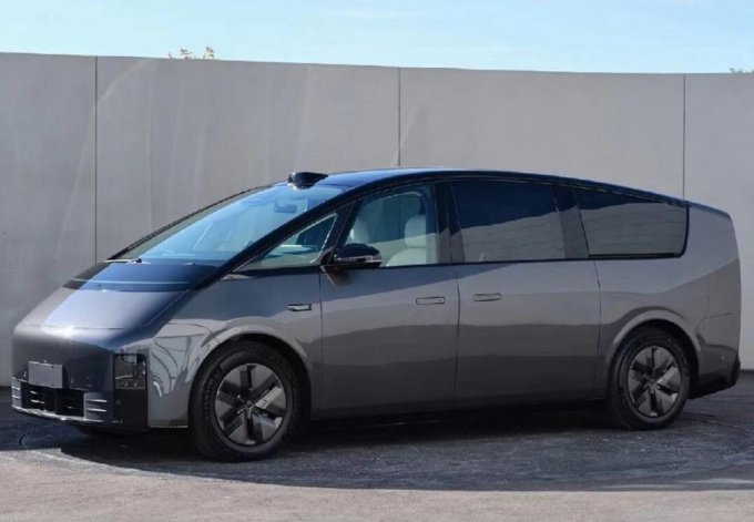 新车售价5598万元双腔空悬续航超700公里理想mega正式上市