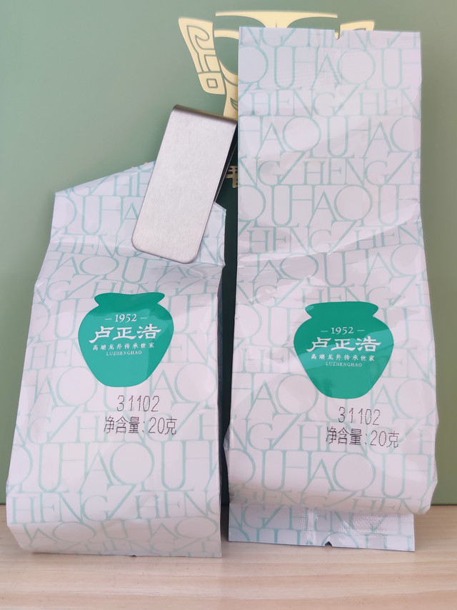 打工人的喝 ☞ 泡杯卢正浩痴茶特级龙井
