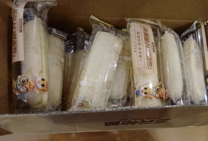 三只松鼠面包