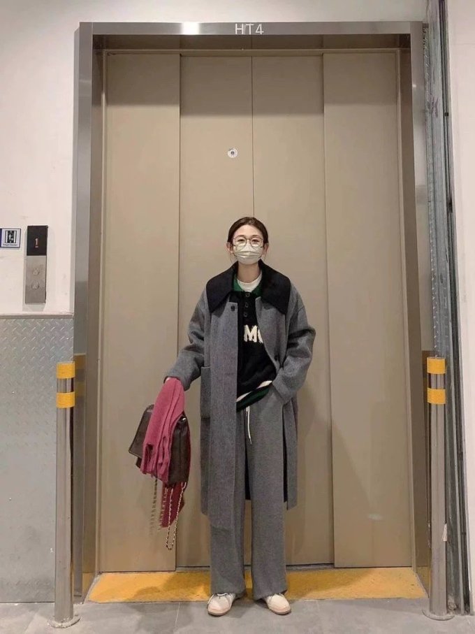 对白女外套