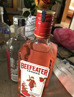必富达（Beefeater）粉红金酒GIN琴酒杜松子 英国伦敦洋酒 风味配制酒 700ml 女神节