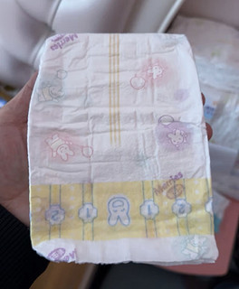 花王妙而舒经典系列纸尿裤M64片(6-11kg)中号婴儿尿不湿柔软 超大吸收