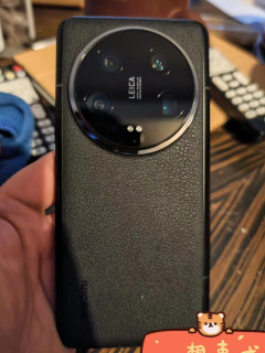 左手iPhone14p，右手小米14u双持，爽！