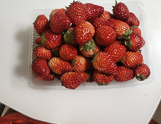 嘴馋，就想吃草莓