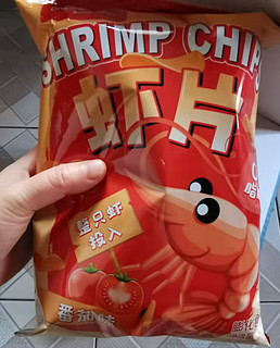 加班桌上的小零食，虾片！