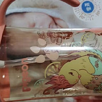 《奶瓶：宝宝的贴心伴侣》