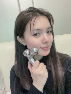 送礼么，当然就是送些智商税，没有性价比的东西啦，比如Rafa美容仪……