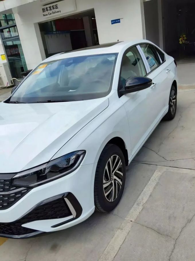 昨天陪朋友去看了一款大众朗逸2024款300tsidsg星空领先版我觉得很赞