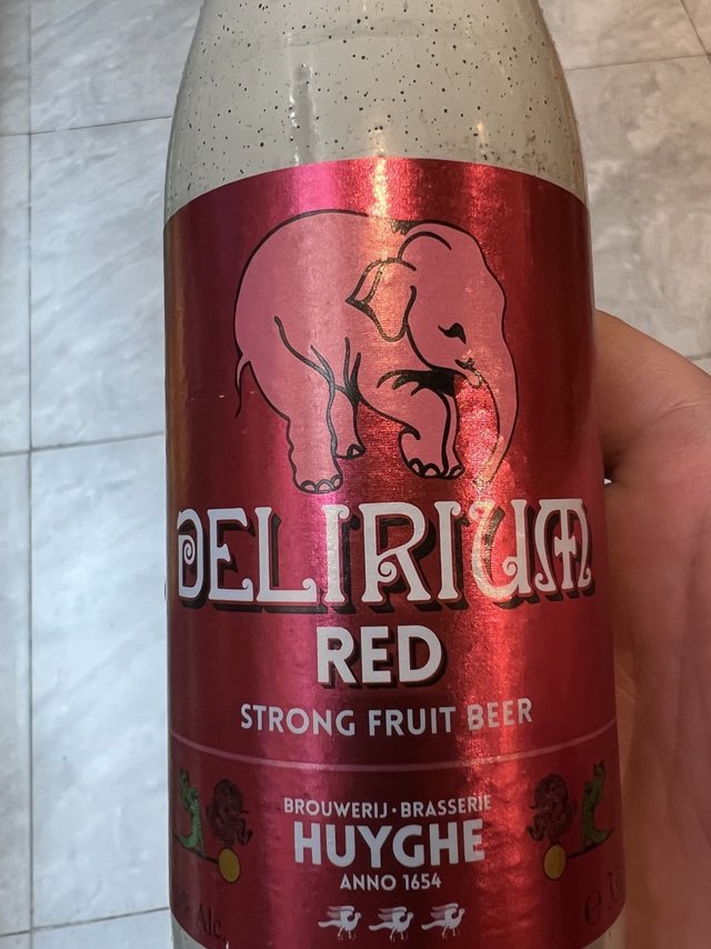 小酒哥给小女生分享一款果啤——粉象给劲樱桃啤酒