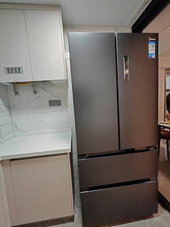 美的508L冰箱：极简设计，智能便捷
