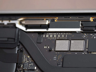 大善心放了两颗！M3 MacBook Air SSD速度比M2快82%！