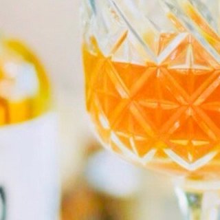 人生得意须尽欢 莫使金樽空对月