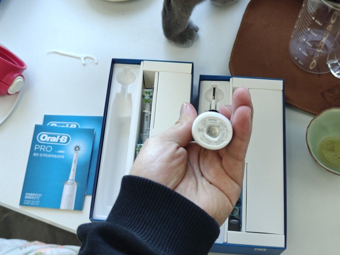 欧乐-b电动牙刷怎么样 240到手欧乐b pro4,这玩意震动是真的猛啊!