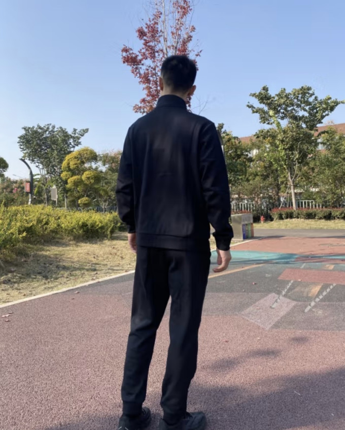 运动卫衣