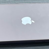 开学必备的好装备怎么能少得了iPhone呢？小巧玲珑，性能强大，综合实力最好的智能手机。