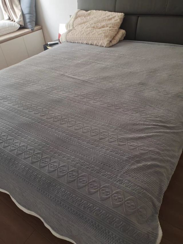 同款的毯子买了两条