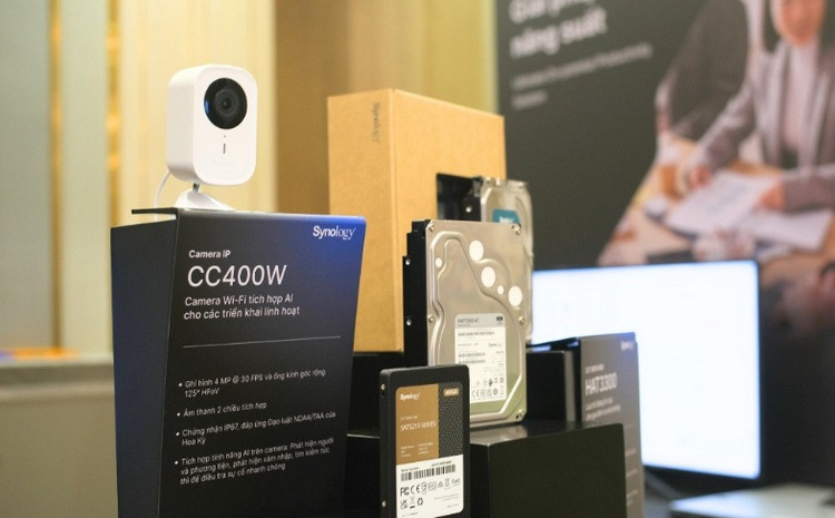 群晖发布 CC400W 安防摄像头，400万像素、支持AI、可用 NAS 管理