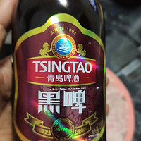 青岛黑啤酒，下班后小酌的饮品