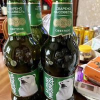 下班了，喝瓶大白熊啤酒享受生活