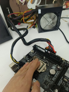 淘了块超级便宜的H81主板，赶紧装机测试一下！