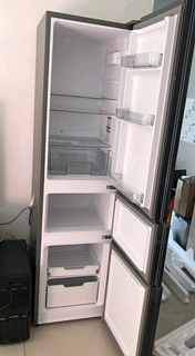 创维 (SKYWORTH）210升小冰箱 三门家用小型电冰箱 三门三温区中门软冷冻 保鲜省电低音P21TJ