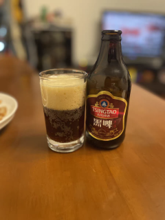 浓香醇厚的青岛黑啤，同事相聚不能少的啤酒