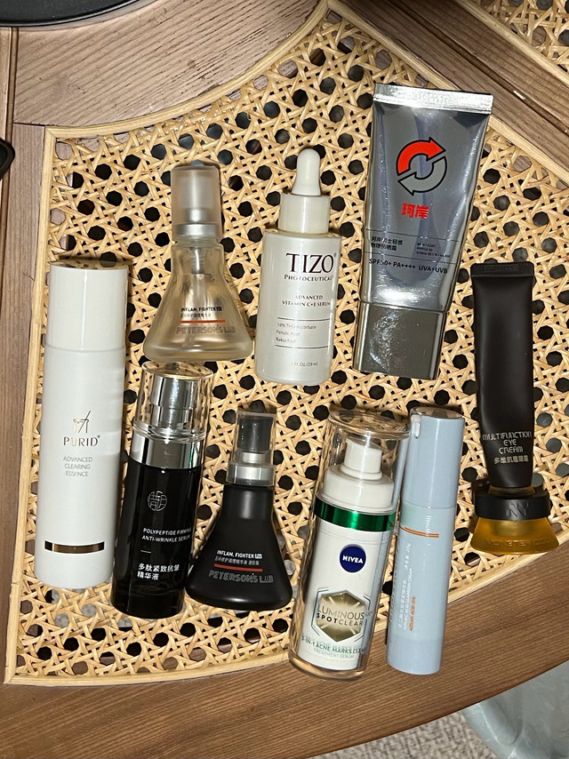 油皮抄作业：去痘淡印+紧致毛孔+提亮去黄如果是严重的痘肌还是用💊比较直接。这篇是写给偶尔爆痘，或者是刚爆完痘，留下一大片红黑印子，粗大毛孔痘坑的25+油皮准备的Routine分享白天：毕生五环Air→