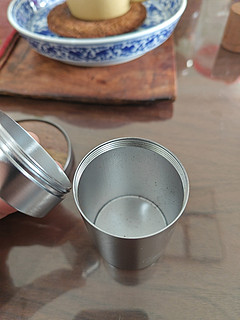 小巧玲珑的茶叶罐