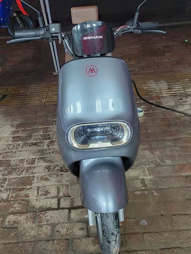 爱玛电动车，环保出行新趋势！