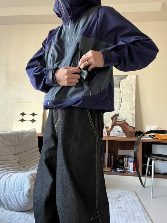 很特别的紫色拼接冲锋衣🪻