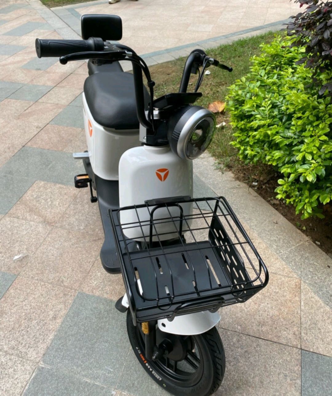 雅迪(yadea)长续航电动车新国标dv1锂电池两轮步电动车48v24a奶油白