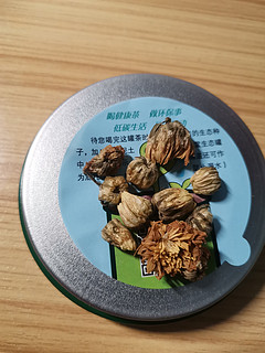 打工人自带茶叶回工位-杭白菊