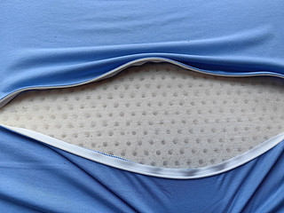 乳胶枕—改善劲椎不适和睡眠质量