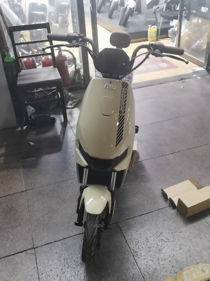 小牛电动新品f100电动车新国标男女上班通勤电瓶车