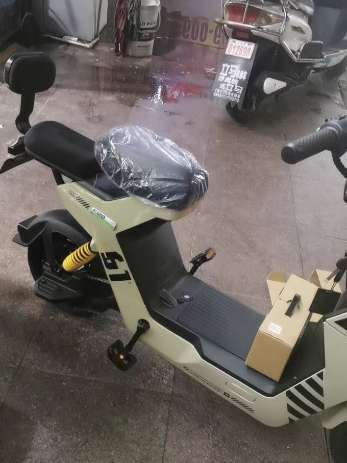 小牛电动新品f100电动车新国标男女上班通勤电瓶车