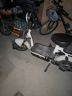 拥有电动车太幸福了，雅迪新国标电动车小钢炮迷你电动自行车男女通用。