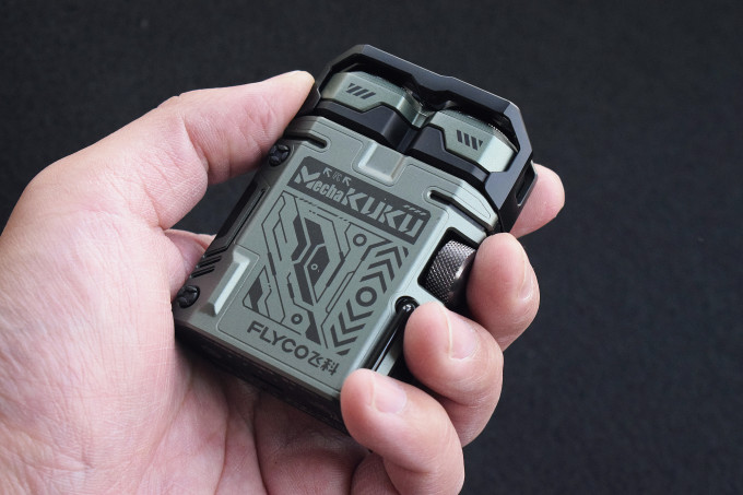 差旅必备的edc好物分享:飞科机甲酷酷剃须刀让你面部时刻洁净清爽!