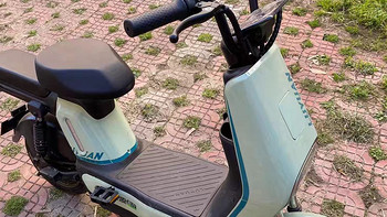  绿源LIVA7电动自行车：城市代步新选择，长续航，轻松出行