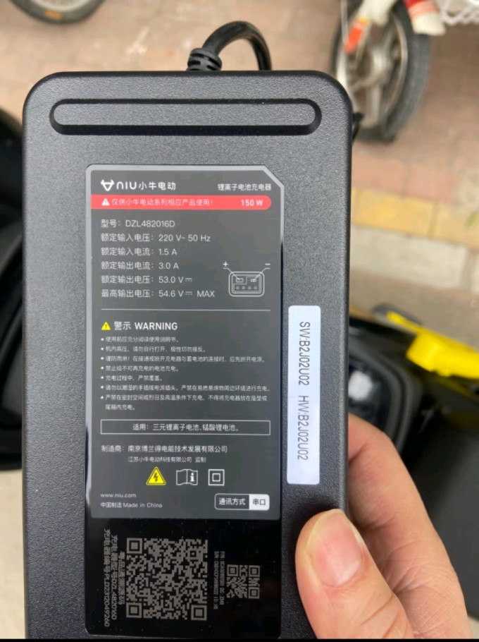 01锂电池驱动小牛f200电动自行车绿色出行新选择