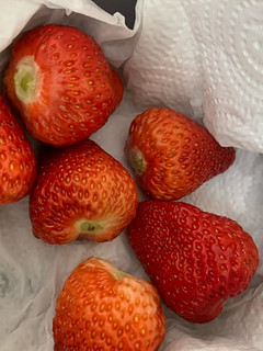 丹东红颜草莓，鲜甜多汁享不停！