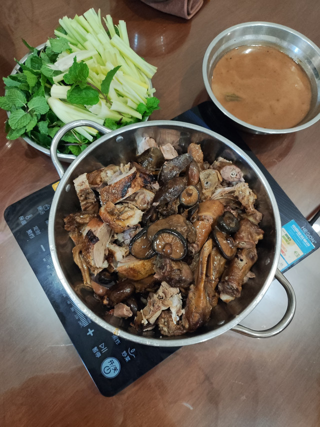 我的工作餐有碌鹅，夸张到啖啖肉