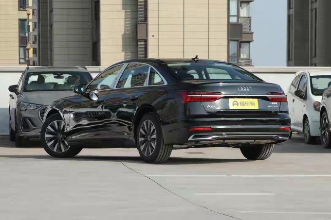 奥迪轿车